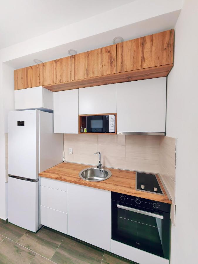 Mialex Apartments Dobra Voda Luaran gambar