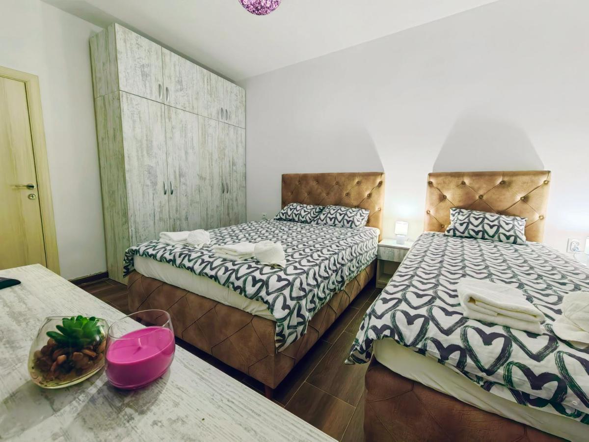 Mialex Apartments Dobra Voda Luaran gambar
