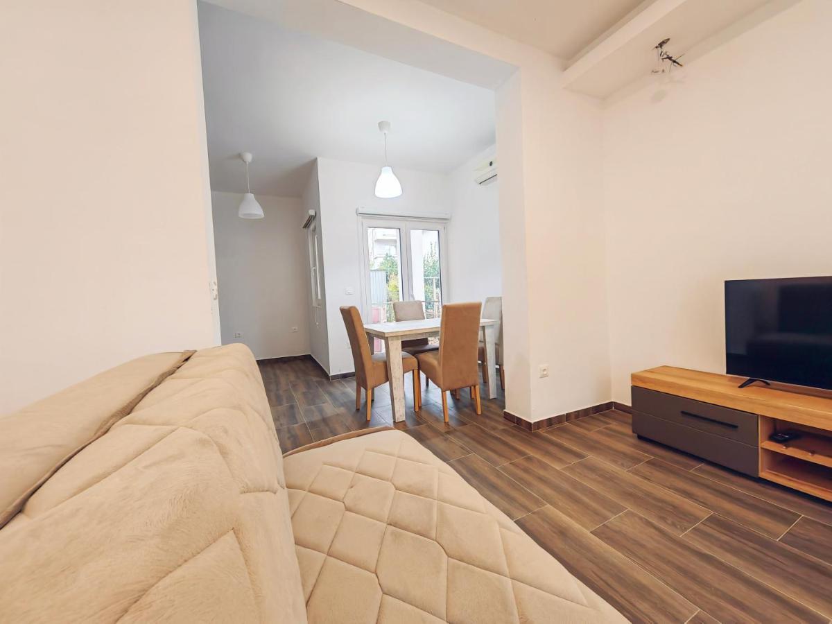 Mialex Apartments Dobra Voda Luaran gambar