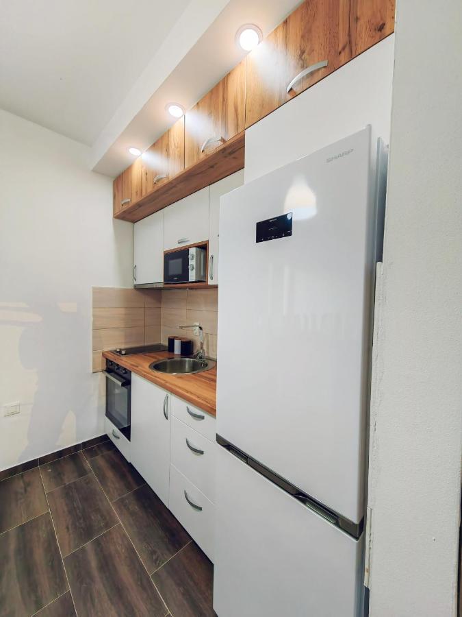 Mialex Apartments Dobra Voda Luaran gambar