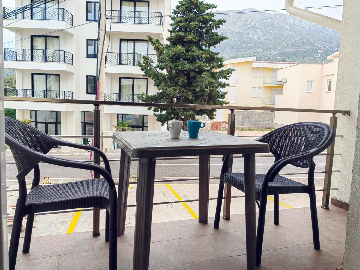Mialex Apartments Dobra Voda Luaran gambar