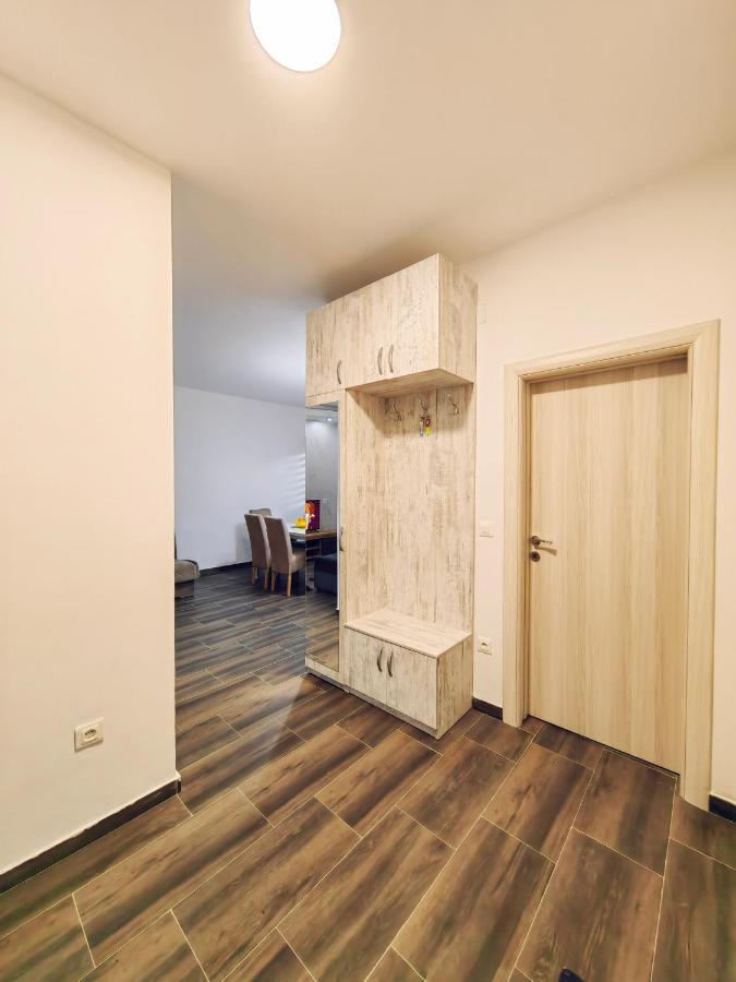 Mialex Apartments Dobra Voda Luaran gambar