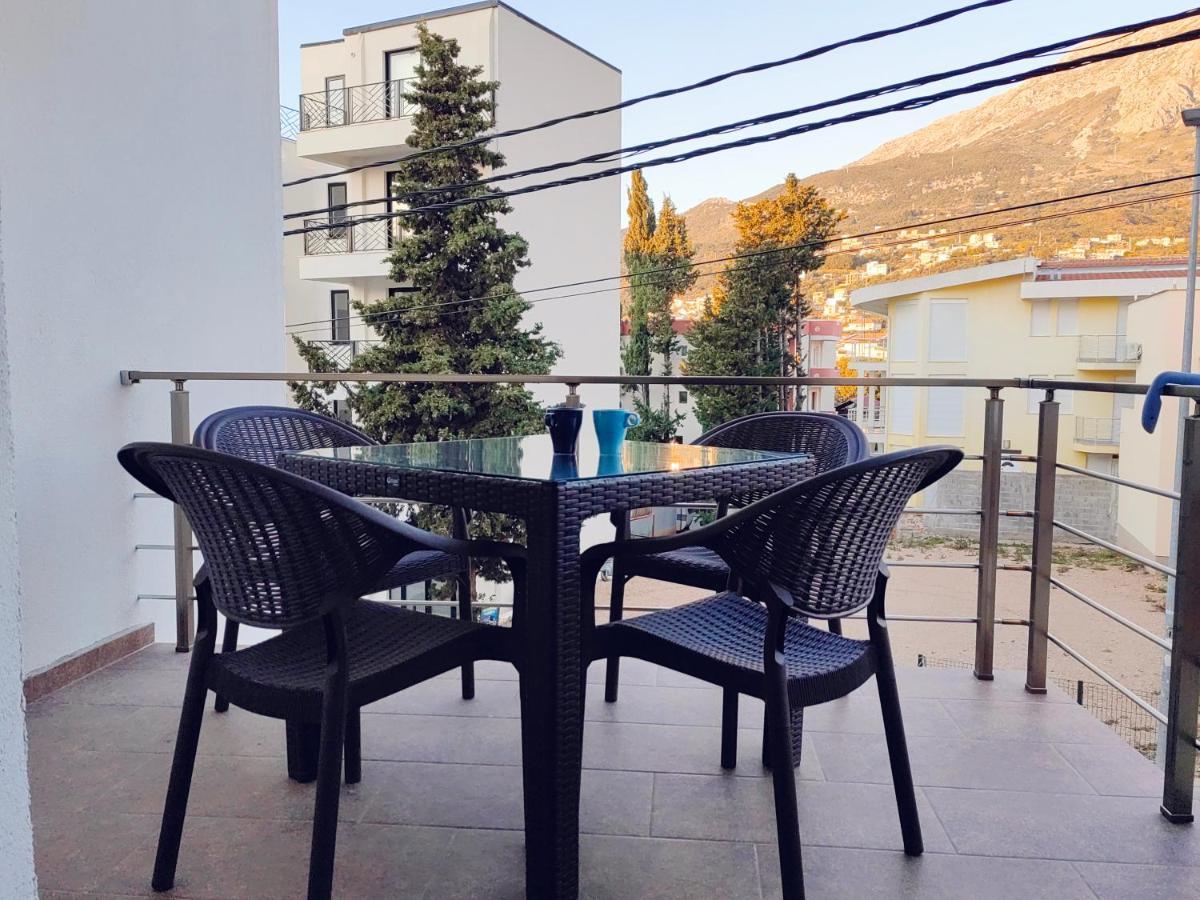 Mialex Apartments Dobra Voda Luaran gambar