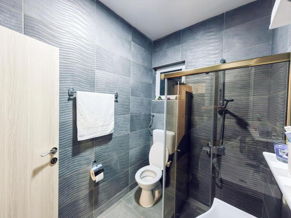 Mialex Apartments Dobra Voda Luaran gambar