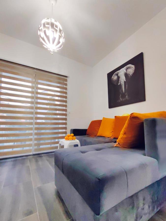 Mialex Apartments Dobra Voda Luaran gambar