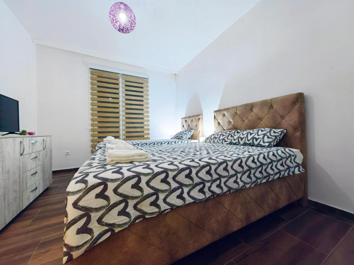 Mialex Apartments Dobra Voda Luaran gambar