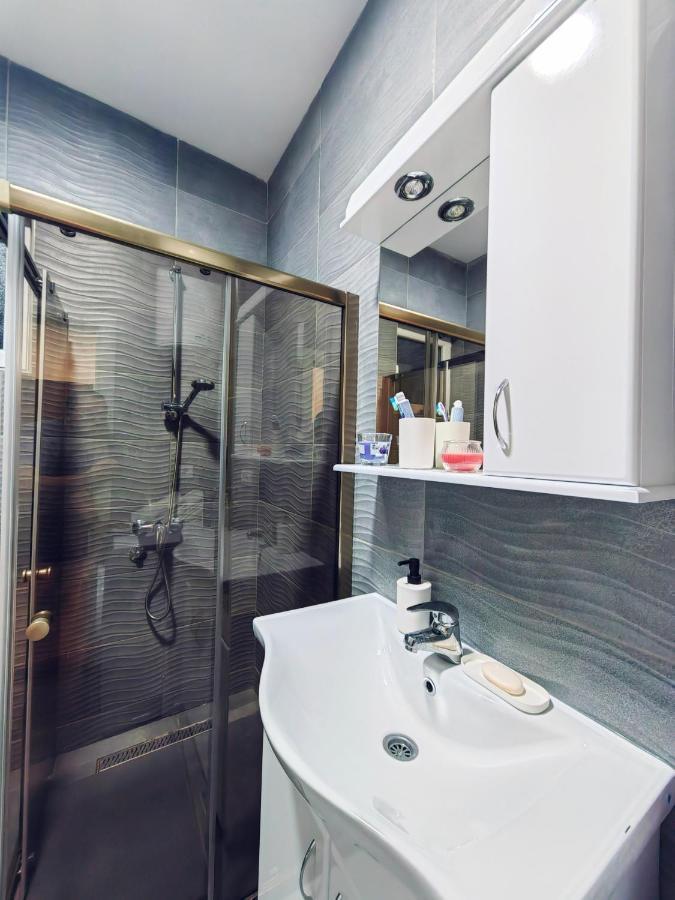 Mialex Apartments Dobra Voda Luaran gambar