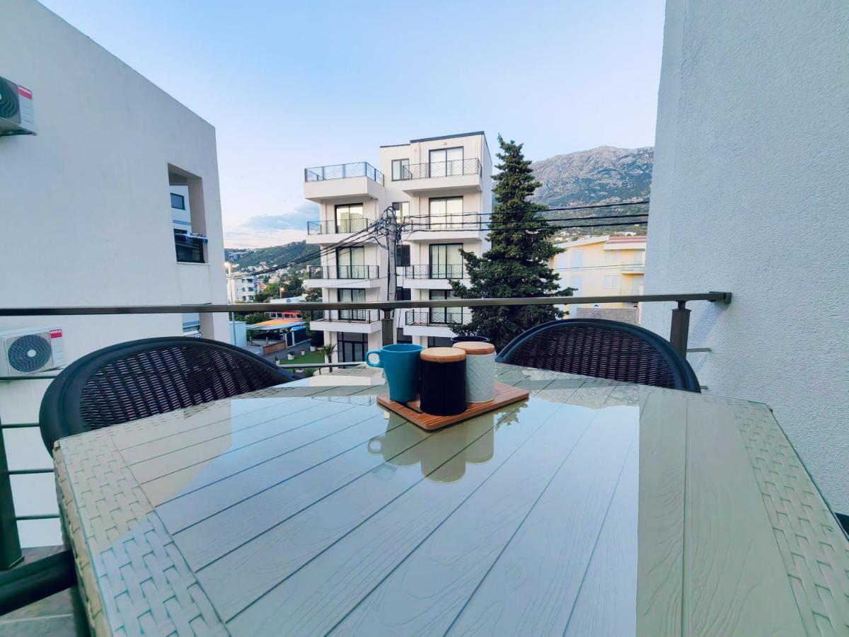 Mialex Apartments Dobra Voda Luaran gambar